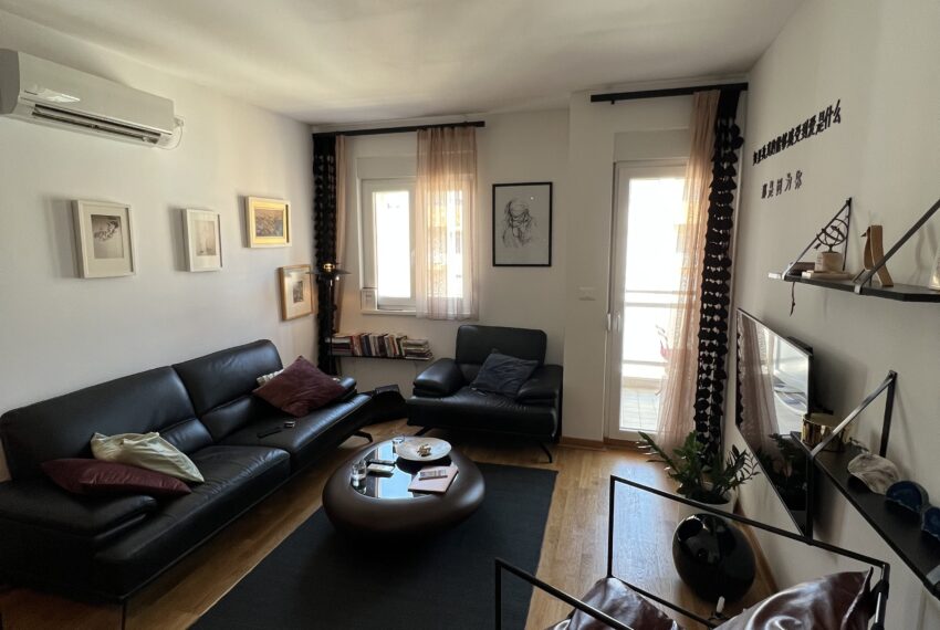 Prodaje se luksuzno namješten jednosoban stan u City Keju u Podgorici.