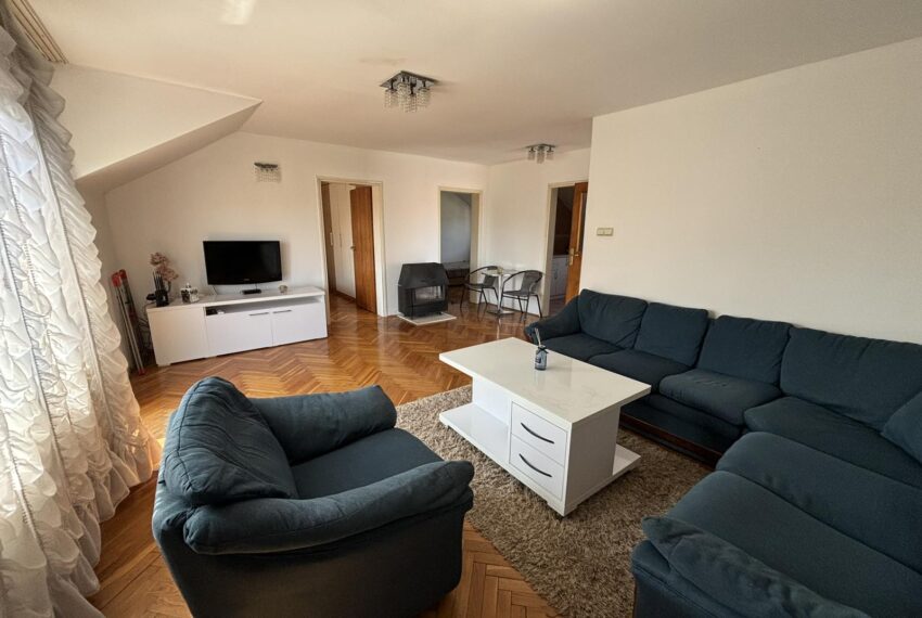 Izdaje se dvosoban stan u Donjoj Gorici, blizu Aroma marekta.