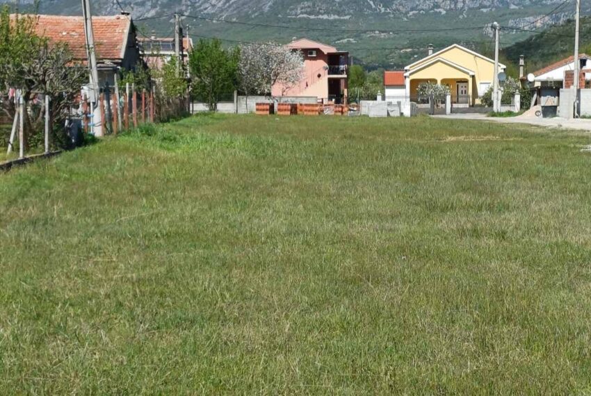 Prodaje se plac na odličnoj lokaciji u Spužu, Danilovgrad.