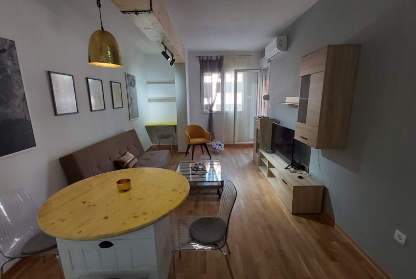 Izdaje se nov jednosoban stan, Ljubović, južna kapija.